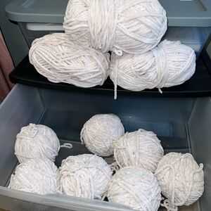 10 Skeins Alize Velluto Soft Chenille Yarn – Cream/White – Brand New